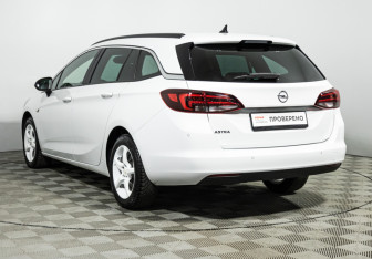 Подержанный автомобиль Opel Astra Wagon 2019 года (7 фото)