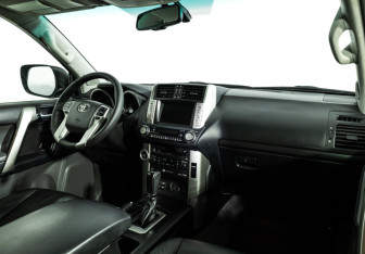Подержанный автомобиль Toyota Land Cruiser Prado 2011 года (9 фото)