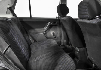 Подержанный автомобиль Volkswagen Vento 1993 года (10 фото)