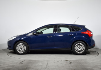 Подержанный автомобиль Ford Focus Hatchback 2013 года (8 фото)