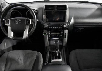 Подержанный автомобиль Toyota Land Cruiser Prado 2012 года (14 фото)