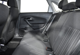 Подержанный автомобиль Volkswagen Polo Sedan 2017 года (12 фото)