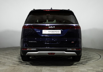 Подержанный автомобиль Kia Carnival 2023 года (6 фото)