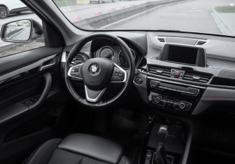 Подержанный автомобиль BMW X1 2019 года (13 фото)