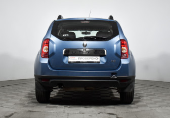 Подержанный автомобиль Renault Duster 2014 года (6 фото)