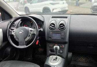 Подержанный автомобиль Nissan Qashqai 2011 года (13 фото)