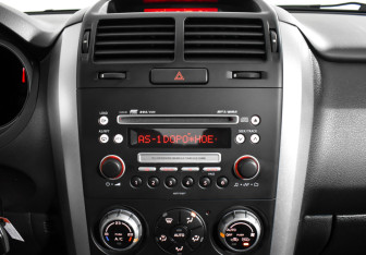 Подержанный автомобиль Suzuki Grand Vitara 2008 года (16 фото)