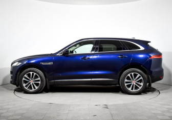 Подержанный автомобиль Jaguar F-Pace 2017 года (8 фото)