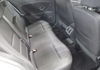 Подержанный автомобиль Renault Fluence 2013 года (13 фото)