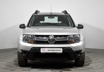 Подержанный автомобиль Renault Duster 2016 года (2 фото)