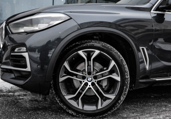 Подержанный автомобиль BMW X5 2018 года (3 фото)