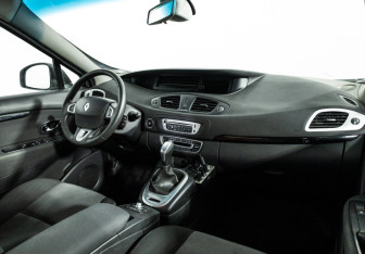 Подержанный автомобиль Renault Scenic 2012 года (9 фото)