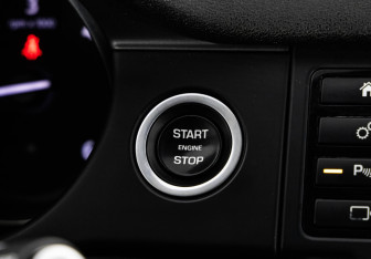 Подержанный автомобиль Land Rover Discovery Sport 2017 года (17 фото)