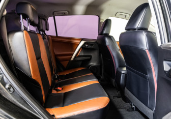 Подержанный автомобиль Toyota RAV4 2013 года (18 фото)