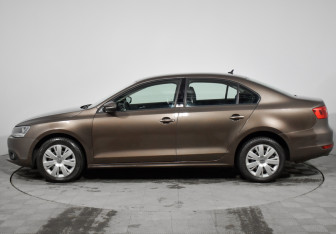 Подержанный автомобиль Volkswagen Jetta Sedan 2012 года (8 фото)