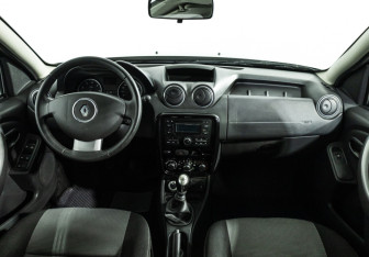 Подержанный автомобиль Renault Duster 2013 года (13 фото)