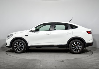 Подержанный автомобиль Renault Arkana 2019 года (8 фото)
