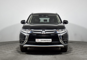 Подержанный автомобиль Mitsubishi Outlander 2018 года (2 фото)