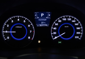 Подержанный автомобиль Hyundai Solaris Hatchback 2012 года (12 фото)