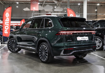 Подержанный автомобиль Geely Monjaro 2025 года (16 фото)