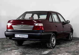 Подержанный автомобиль Daewoo Nexia Sedan 2005 года (5 фото)