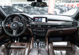 Подержанный автомобиль BMW X6 M 2015 года (14 фото)