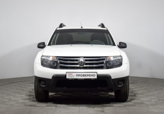 Подержанный автомобиль Renault Duster 2013 года (2 фото)