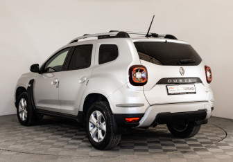 Подержанный автомобиль Renault Duster 2021 года (7 фото)