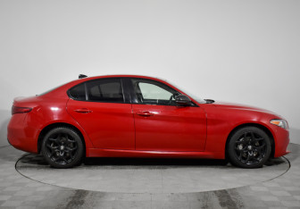 Подержанный автомобиль Alfa Romeo Giulia 2020 года (4 фото)