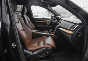Подержанный автомобиль Volvo XC90 2020 года (29 фото)