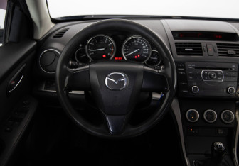Подержанный автомобиль Mazda 6 Sedan 2011 года (10 фото)