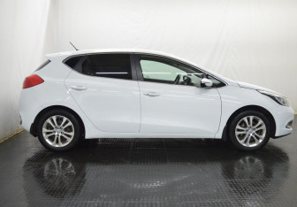 Подержанный автомобиль Kia Ceed Hatchback 2013 года (4 фото)