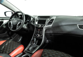 Подержанный автомобиль Hyundai Elantra Sedan 2015 года (9 фото)