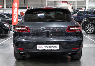 Подержанный автомобиль Porsche Macan 2018 года (8 фото)