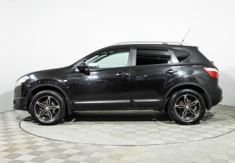 Подержанный автомобиль Nissan Qashqai 2010 года (8 фото)