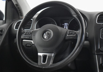 Подержанный автомобиль Volkswagen Golf Hatchback 2012 года (14 фото)