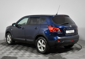 Подержанный автомобиль Nissan Qashqai 2008 года (7 фото)
