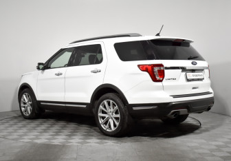 Подержанный автомобиль Ford Explorer 2018 года (7 фото)