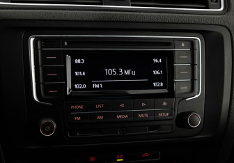 Подержанный автомобиль Volkswagen Jetta Sedan 2016 года (18 фото)