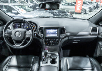 Подержанный автомобиль Jeep Grand Cherokee 2018 года (13 фото)
