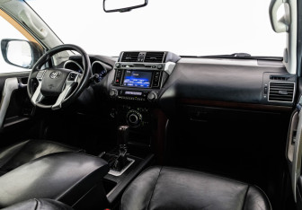 Подержанный автомобиль Toyota Land Cruiser Prado 2016 года (10 фото)
