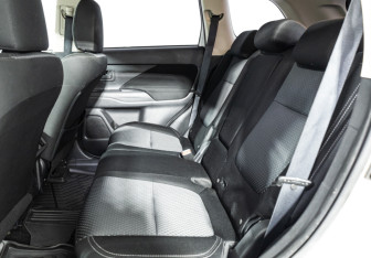 Подержанный автомобиль Mitsubishi Outlander 2019 года (10 фото)