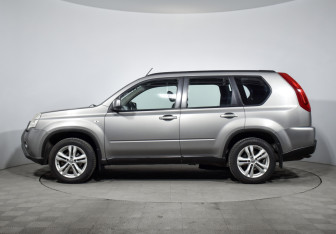 Подержанный автомобиль Nissan X-Trail 2013 года (8 фото)