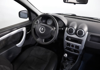 Подержанный автомобиль Renault Logan Sedan 2011 года (8 фото)