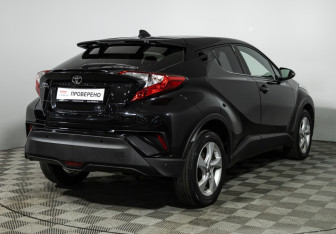 Подержанный автомобиль Toyota C-HR 2019 года (5 фото)