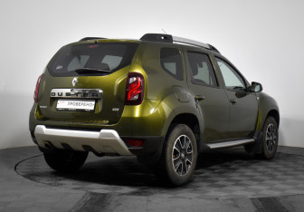 Подержанный автомобиль Renault Duster 2017 года (5 фото)