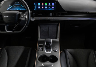 Подержанный автомобиль Omoda C5 2024 года (14 фото)