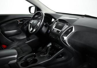 Подержанный автомобиль Hyundai ix35 2012 года (13 фото)