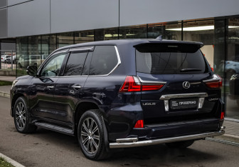Подержанный автомобиль Lexus LX 2016 года (7 фото)