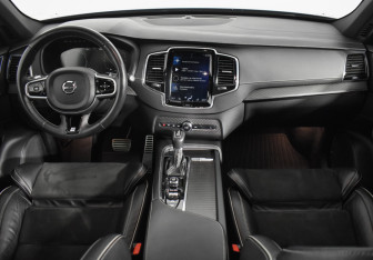 Подержанный автомобиль Volvo XC90 2018 года (15 фото)